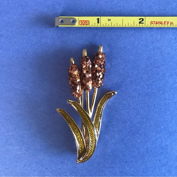 Danecraft Vintage Cattail Gold Tone Brooch, approx. 2 7/8” long by 1 3/8” wide - Picture 5 of 11